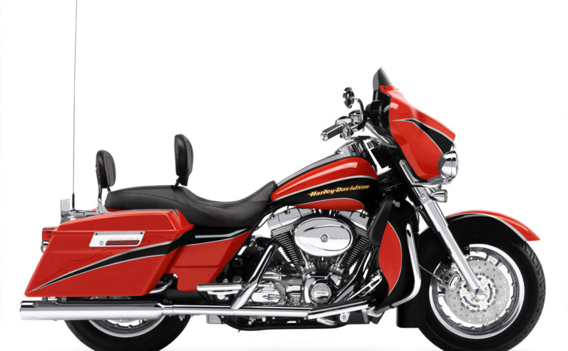 Classic Bike: 2006 Harley-Davidson FLHTCUSE